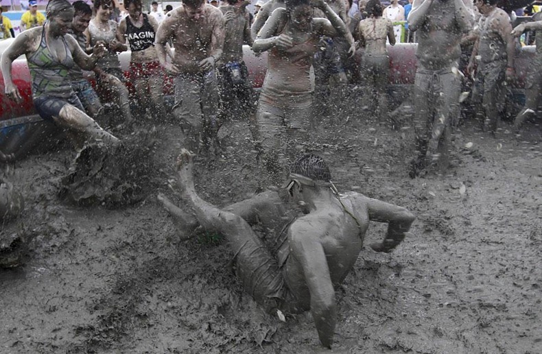 boryeong-mud-fest-2011-1