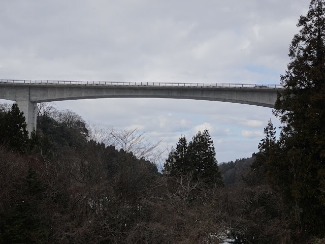 大山ガーデンプレイスに向かいます　小林大橋