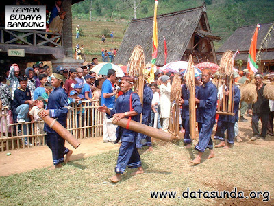 angklung dogdog lojor