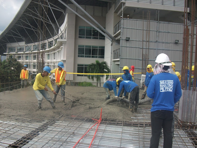 Concreting crew on actual concrete pouring