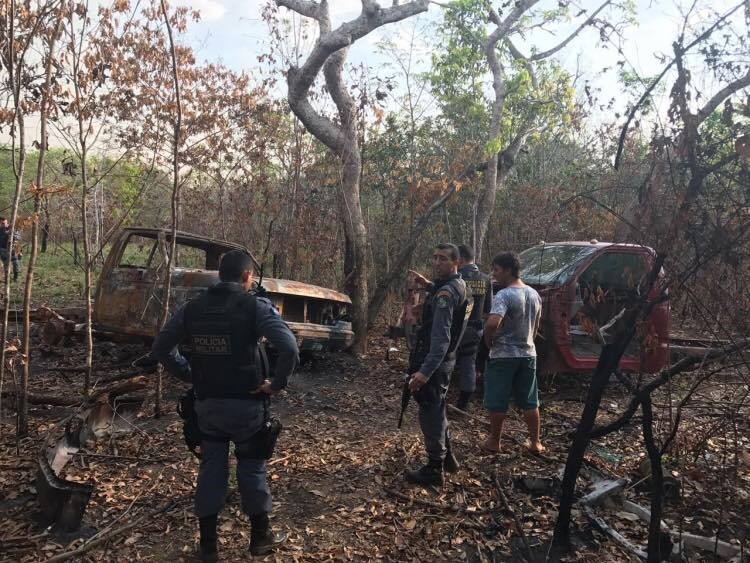 Polícia Militar encontra desmanche em mata na zona rural de Jangada