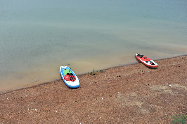 Nghỉ ngơi thư giãn Chèo SUP tại Hồ Trị An