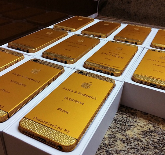 See what Guests received at President Jonathan daughter's wedding [Customized iPhone]