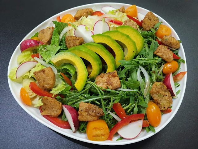 Salad rocket tempeh