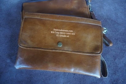 Galeri Souvenir Seminar Kit clutch kulit asli