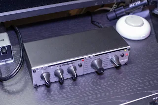 上から見ると M100 のコンパクトさがわかる
