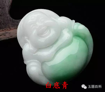 白底帶綠的緬甸玉，以瓷器般的白，配上鮮艷綠者為上品，通常水頭不會很通透。