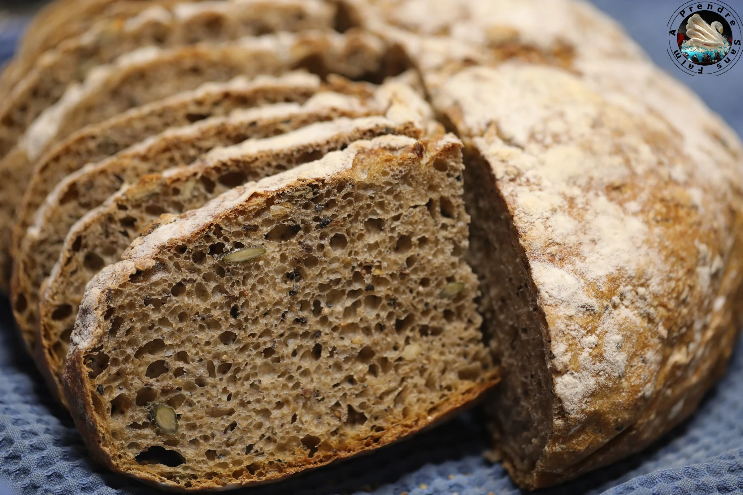 Pain cocotte au levain aux cinq céréales