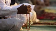 Bacaan Dzikir Setelah Shalat - Lengkap Lafadz Arab, Latin, Terjemah dan Dalilnya 