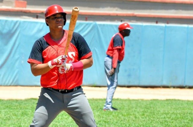 Lionard Kindelán, de 21 años e hijo del “Tambor mayor”, líder histórico de jonrones en la pelota cubana (487), confiesa que desea labrar su propio camino en la pelota