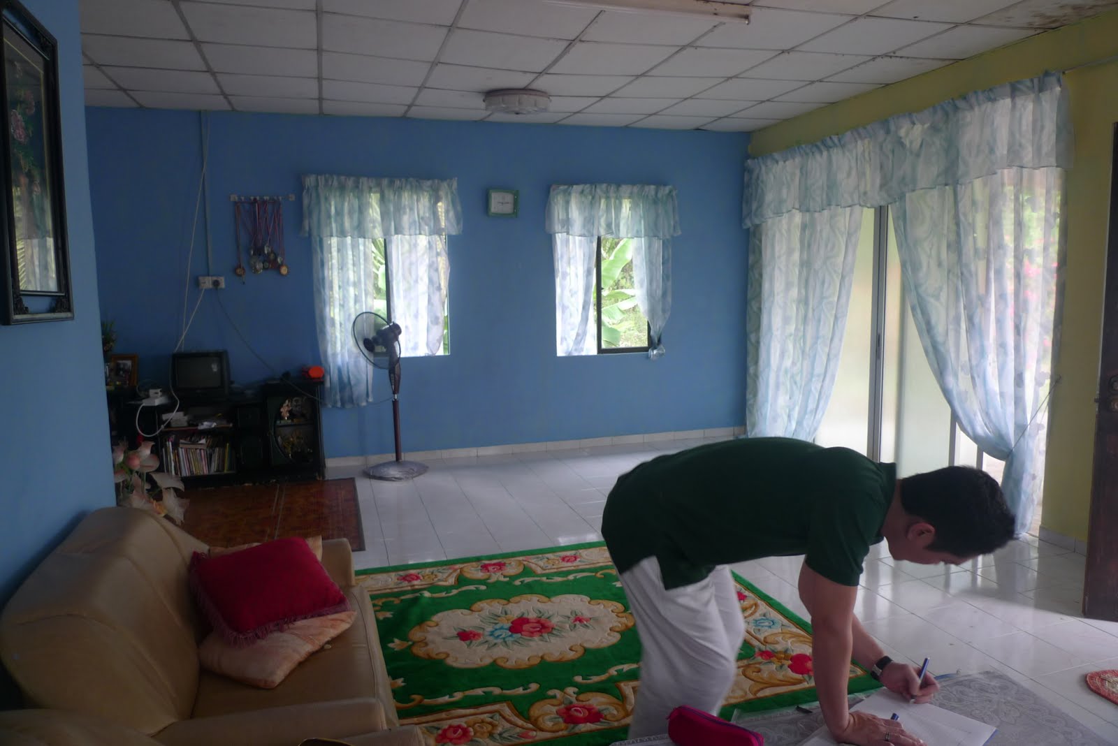 Hias Ruang Tamu Rumah Kampung Desainrumahid com
