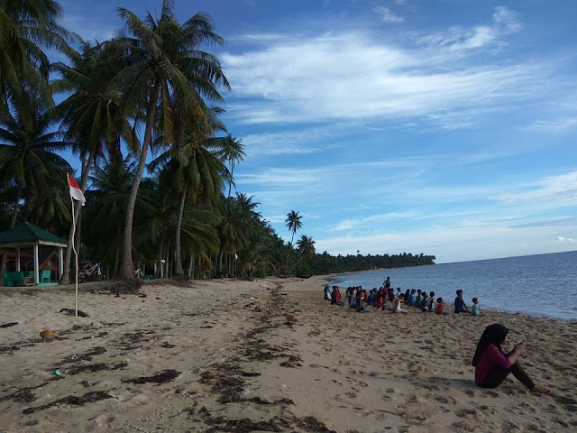 pantai pulau benan