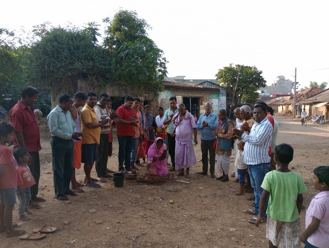 मुखिया ने दो पथ का शिलान्यास किया