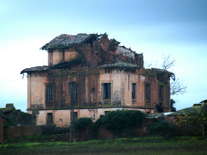 La Torre del Lluvià des del Torrent de la Torre del Lluvià