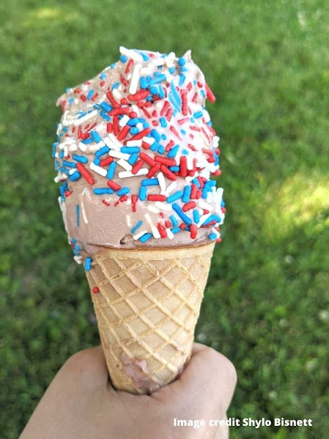 Ice cream treats tempt at Dairy Star in Lincolnwood, IL. Image credit Shylo Bisnett.