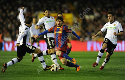 Valencia , Barcelona , Barcelona players, Valencia players, Lionel Messi, Gerard Pique, Sergio Busquets Burgos, David Villa, Villa vs Valencia