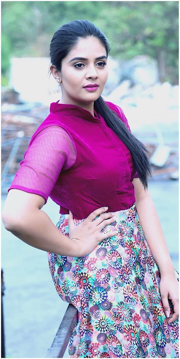 TV Actress SreeMukhi Photoshoot In Hot Violet Gown