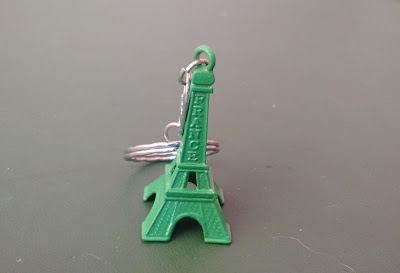 Miniatura de metal de Torre Eifell  4 cm   R$ 7,00