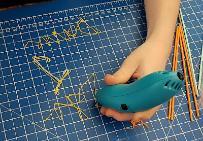 3Doodler Start 3D printing pen review beginning with 2D practise