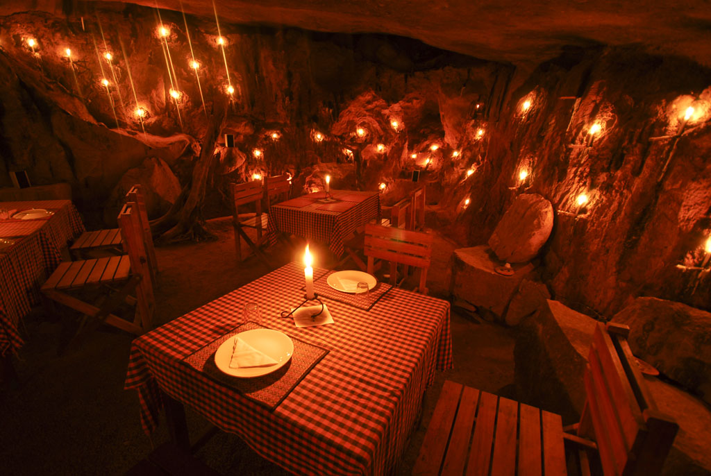 cave_dinner
