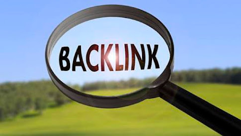 Backlink letters projected on a magnifying glass.