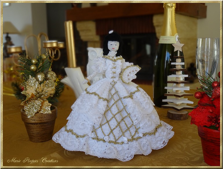 Poupée XIXe siècle robe de bal