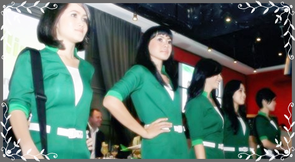 Contoh model seragam  pramugari  maskapai airlines Indonesia 