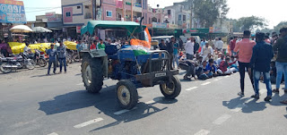 किसान आन्दोलन को कांग्रेस का समर्थन, खलघाट में दो घंटे सांकेतिक चक्का जाम, पुलिस ने किया यातायात डायवर्ट