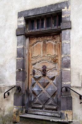 Photo de belles portes et fenêtres d'Auvergne