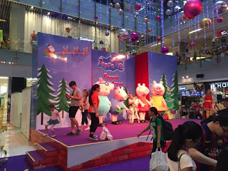 The Peppa Pig and Family Photo-taking Session