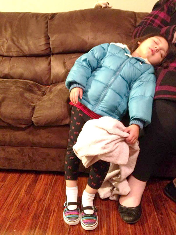 15+ Hilarious Pics That Prove Kids Can Sleep Anywhere - Napping While Standing