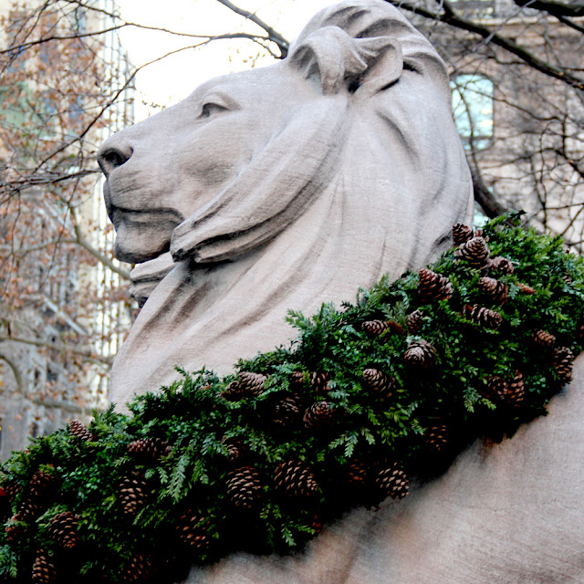 New York City's Holiday Windows 2016 | Linzer Lane Blog | Photos by Lady Lucas