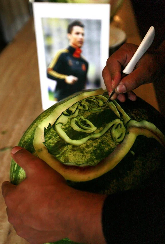 Brazilian chef creates Messi, Ronaldo & Neymar carvings in watermelons