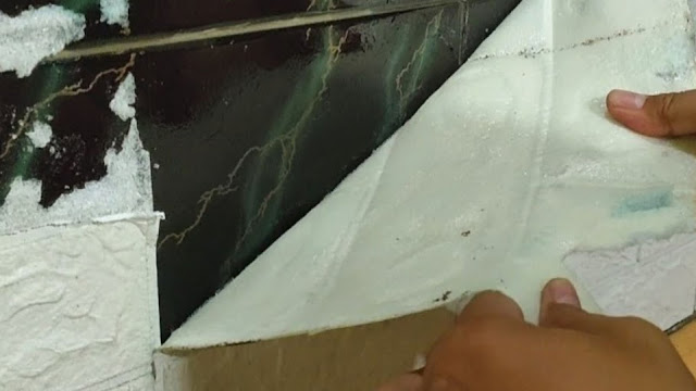 Cara membersihkan Lem wallpaper foam