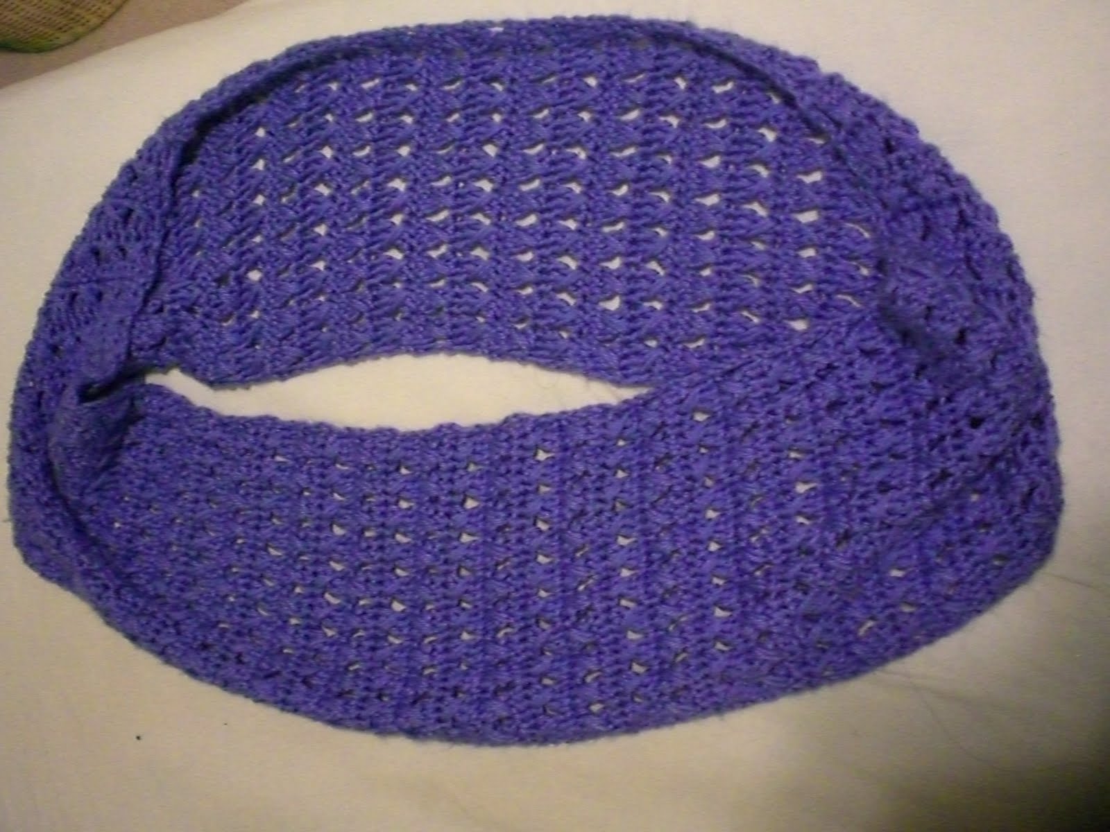 ... Stingy Stitcher: Blue infinity scarf: A Forever 21 knock-off, shhh