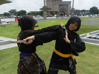 Image result for pesilat wanita bertudung