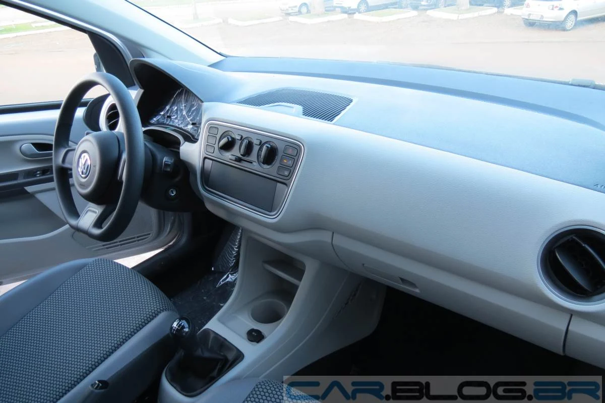 Volkswagen up! 2015 - move-up prata - interior