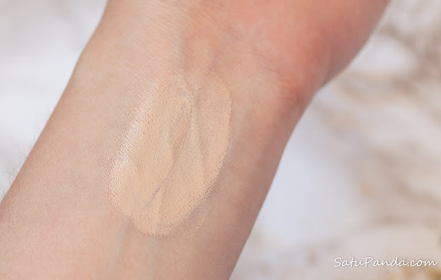 IT COSMETICS Bye Bye Foundation Full Coverage Moisturizer свотчи