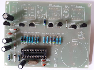 implatation transistors et régulateur  en  ligne sur horloge at89c2051 