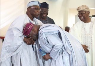 Atiku bow down, hug obasanjo at Island Club in Lagos - Photos