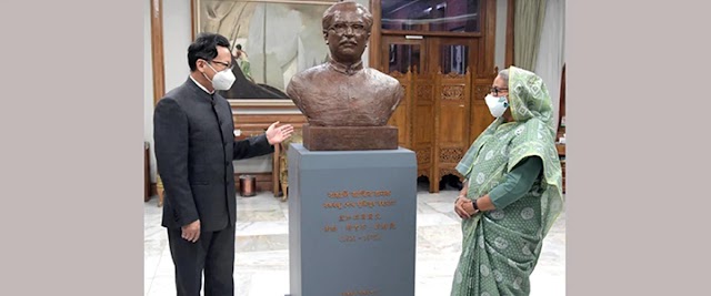 China presented a mural of Bangabandhu to the Prime Minister