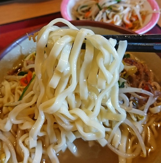 肉もやしそばの麺の写真