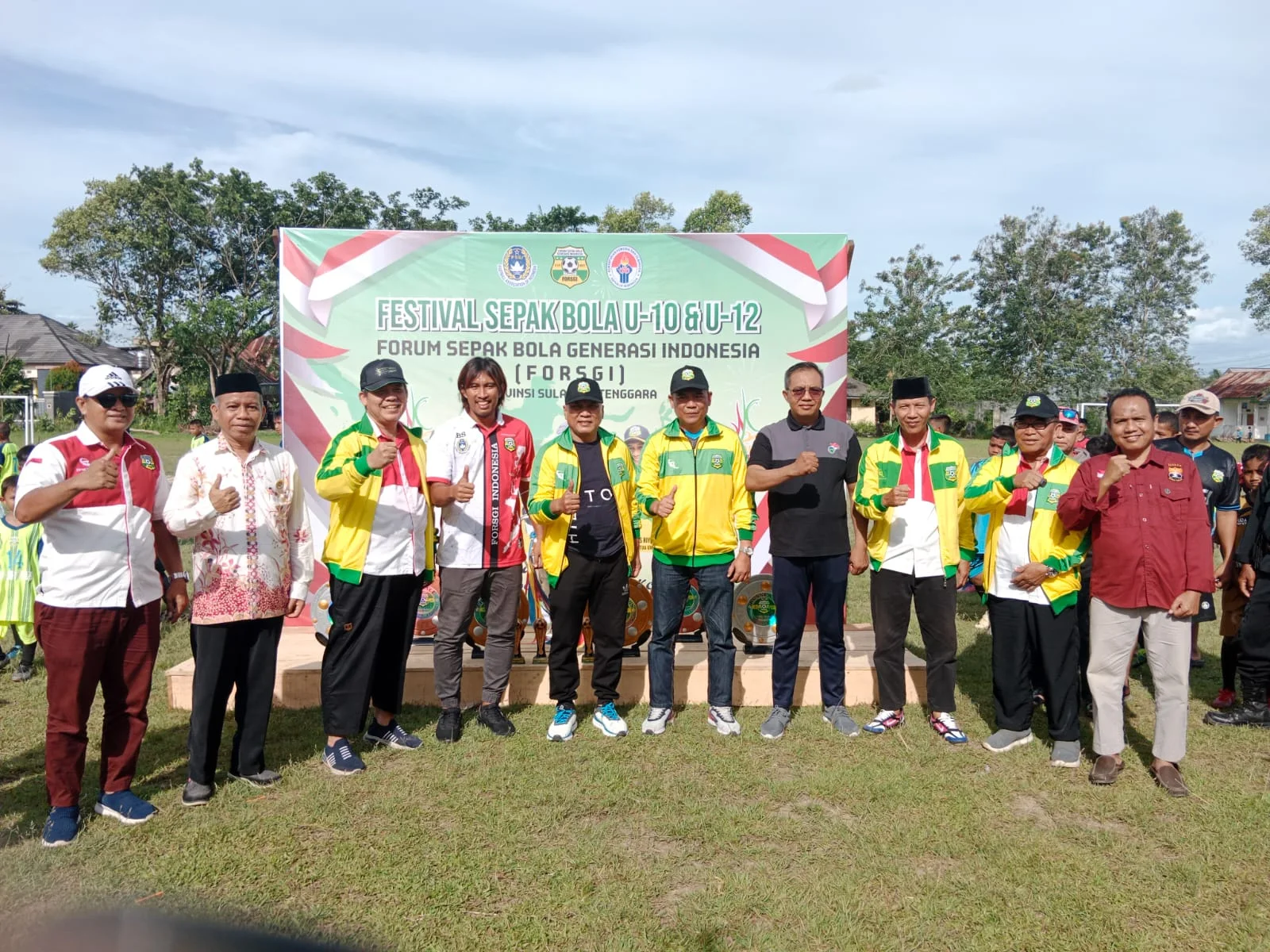 Sukses Festival FORSGI Sultra, Legenda Timnas Budi Sudarsono Berikan Semangat