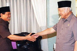  Harmoko, Minister of Information of the Suharto Era Dies