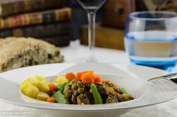 Carne gobernada con menestra de verduras