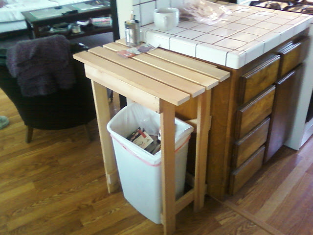 Simple kitchen island from bed slats