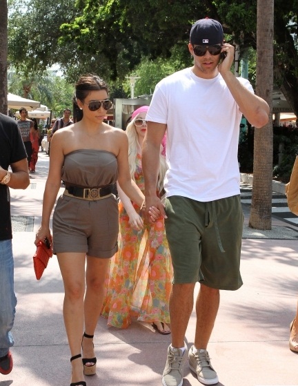 I know when Kim Kardashian and fiance Kris Humphries tie the knot