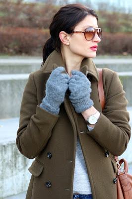 novamoda style, novamoda stylizacje, Novamoda streetstyle, khaki, styl oficerski, brązowa torebka, classic, jesienny płaszcz, płaszcz, casual style, jesienne inspiracje, jesienny styl, jesień w mieście, Marc o'Polo, blog moda po 30ce, kobiety, styl życia, oliwkowy płaszcz, płaszcz khaki, jak nosić płaszcz