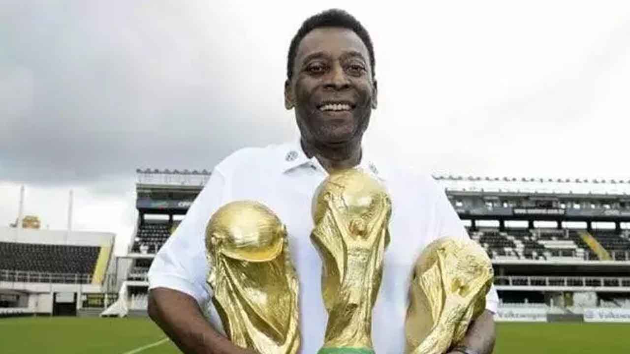 Torcedores vão a hospital prestar solidariedade a Pelé