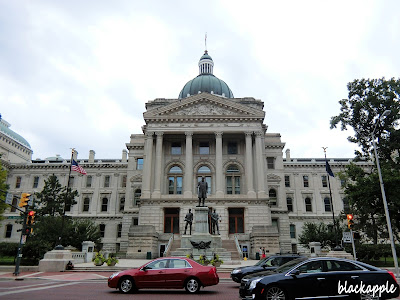 Day trip to Indiana_Indiana statehouse_by black apple